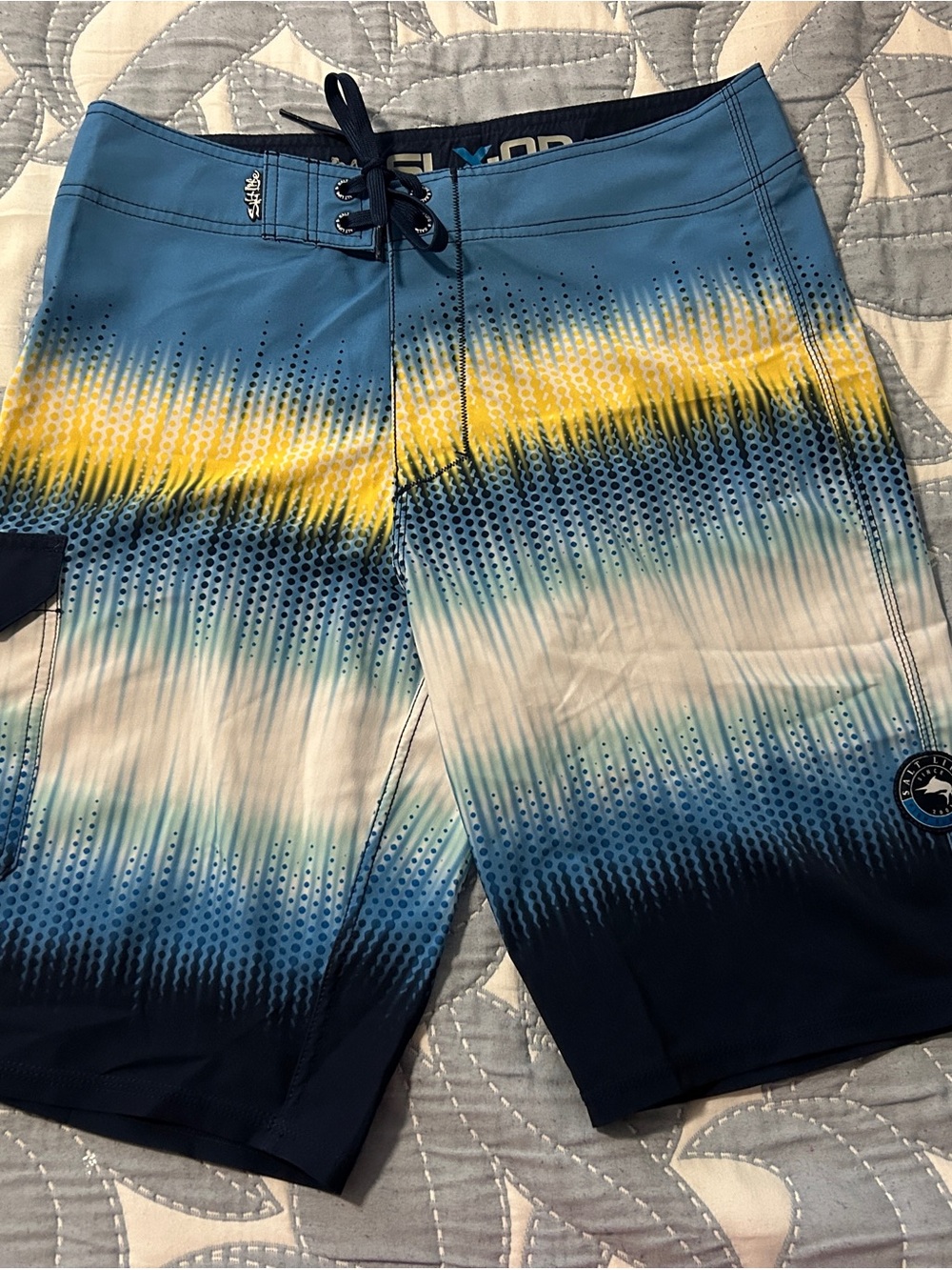 Salt Life Blue, Yellow & White Men's Boardshorts Size 30